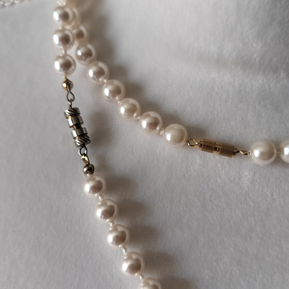 LAST CHANCE 2 strands of faux pearls - Picture 3 of 3
